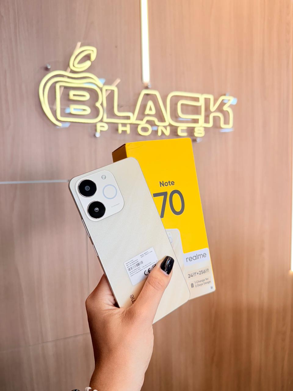 Smartphone Realme Note 70 dourado com sua caixa na Black Phones